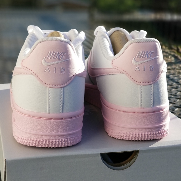 Nike Air Force 1 Low Pink White Rare & Trendy - Picture 4 of 5